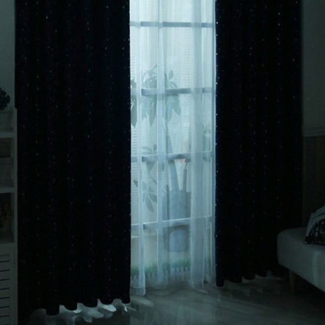 Beige mörkläggningsgardin med silverstjärnor