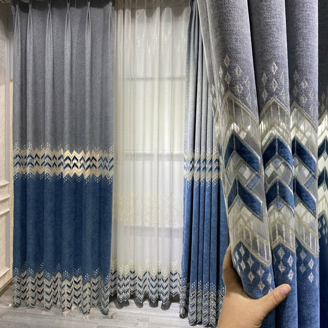 Chenillegardin med broderat geometriskt mönster