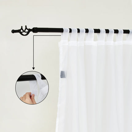 Utomhusgardin med breda hällor