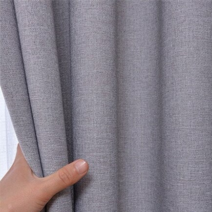 Grå mörkläggningsgardin med öljetter