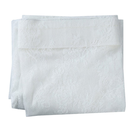 Vit romantisk spetsgardin med vågkant