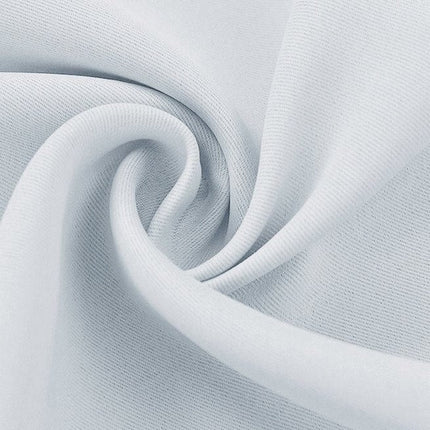 Vattentät gardin för uteplats med öglor.