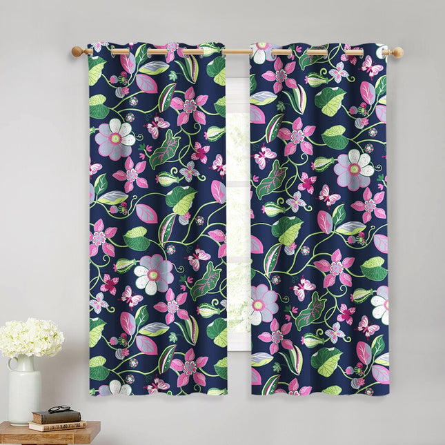 Mörkblå gardin med färggrant blommönster