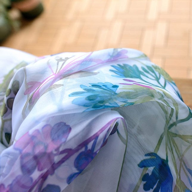 Voilegardin med blommigt akvarellmönster