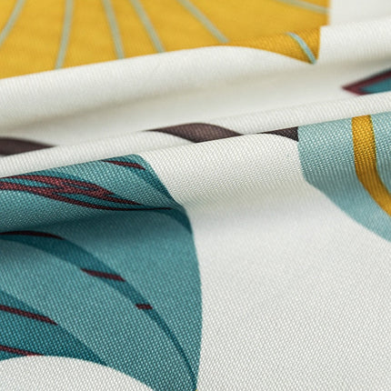 Gardin med skandinaviskt lövmönster