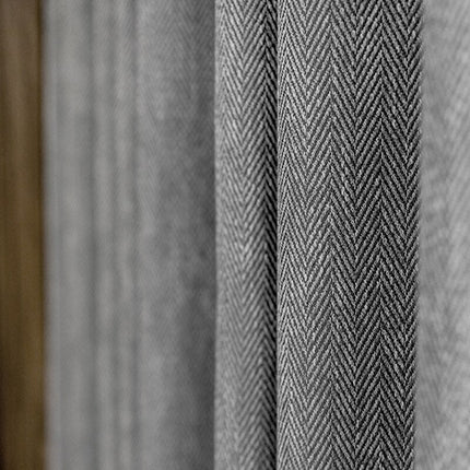 Mörkgrå mörkläggningsgardin Valego med fiskbensmönster