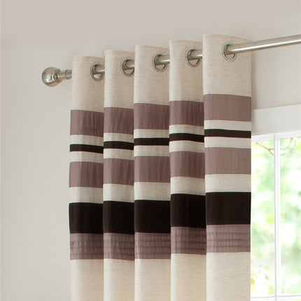 Gardin med moderna horisontella ränder