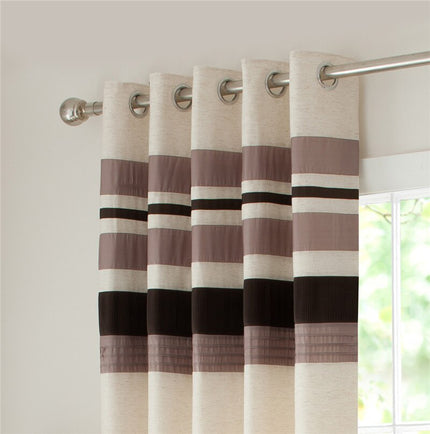 Gardin med moderna horisontella ränder