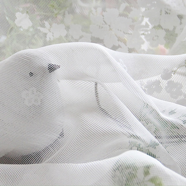 Vit voilegardin med fin textur