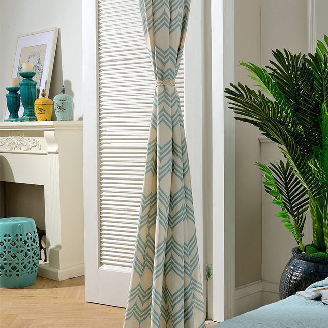 Gardin med skandinaviskt geometriskt mönster