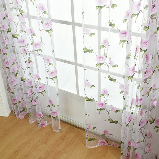 Tunn gardin med rosa blommönster