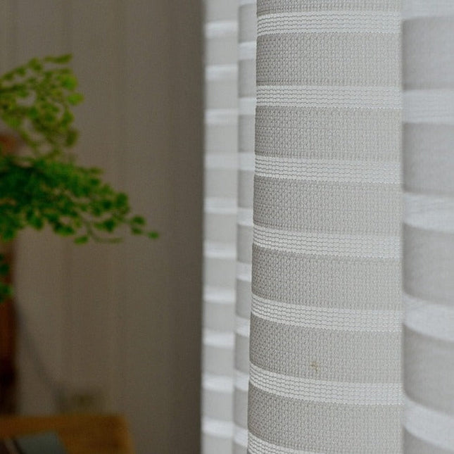 Vitrandig tunn gardin för vardagsrum