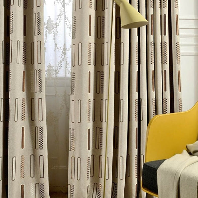 Mönstrad gardin med modern design