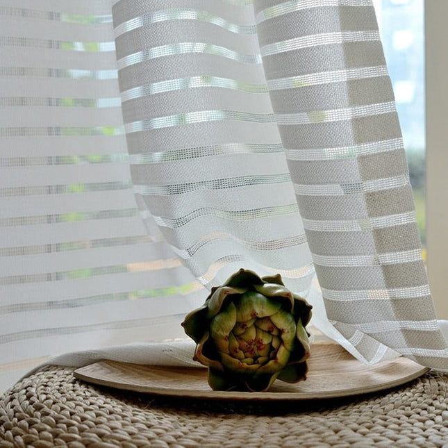 Vitrandig tunn gardin för vardagsrum