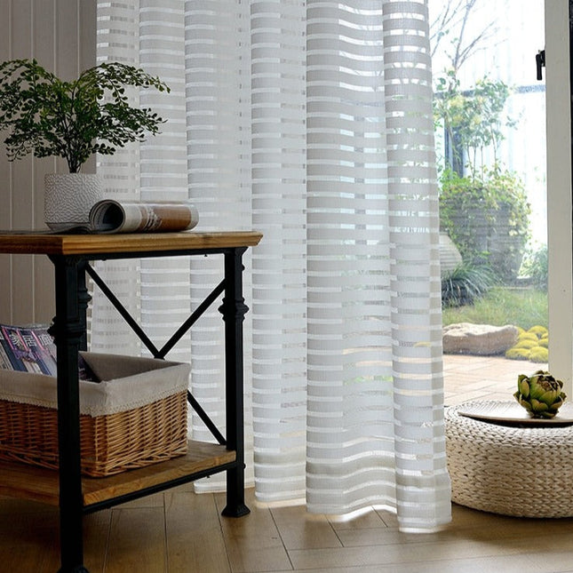 Vitrandig tunn gardin för vardagsrum