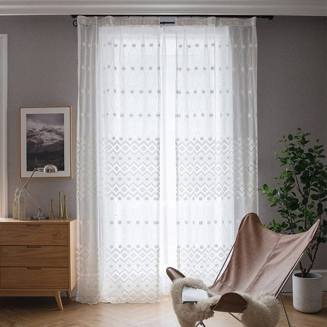 Tunn voilegardin med broderat mönster Ceira