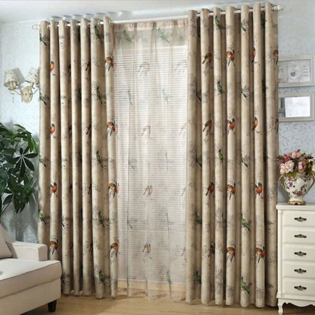 Tunn gardin med vackert fågelmotiv