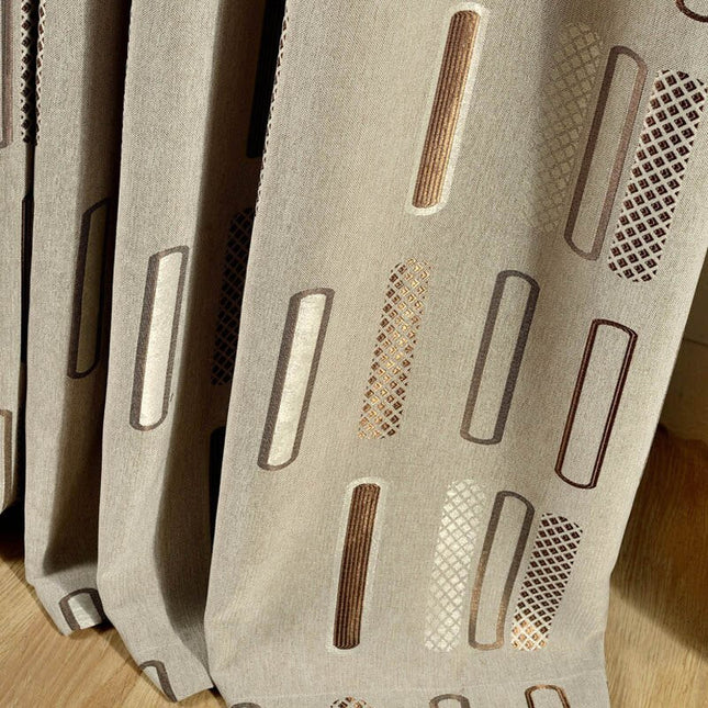 Mönstrad gardin med modern design