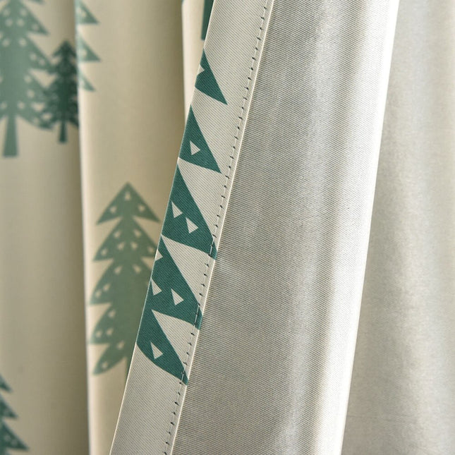 Mörkläggningsgardin till barnrum med skogsmotiv