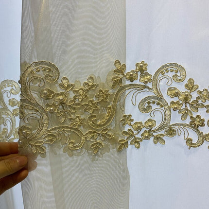 Lyxig tunn gardin med guldbrodyr