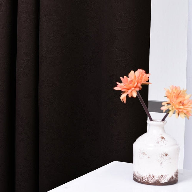 Mörkläggningsgardin med präglat damastmönster