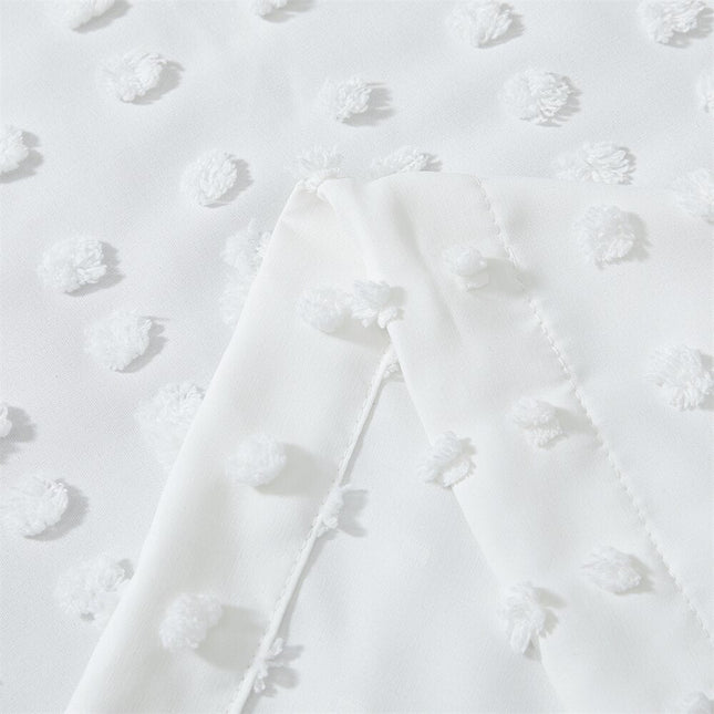 Vit gardin med vävd pom-pom-textur