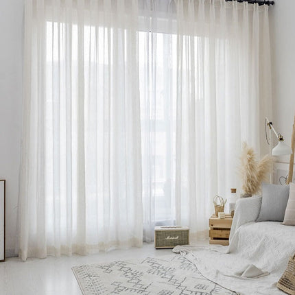 Tunn gardin med naturlig linnekänsla
