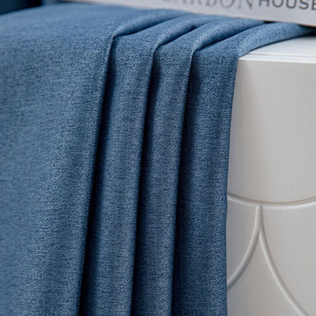 Modern panelgardin för fönster och rumsavdelare