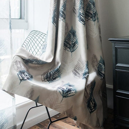 Mörkläggningsgardin med dekorativt fjädermönster