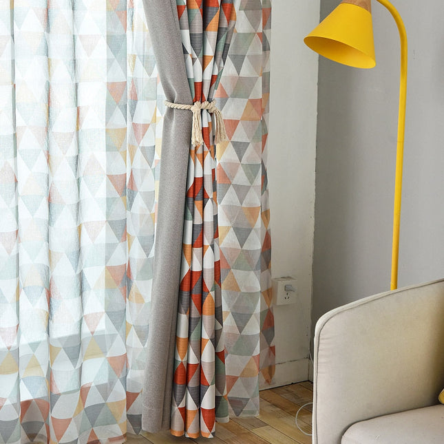 Mörkläggningsgardin med färgglatt geometriskt mönster