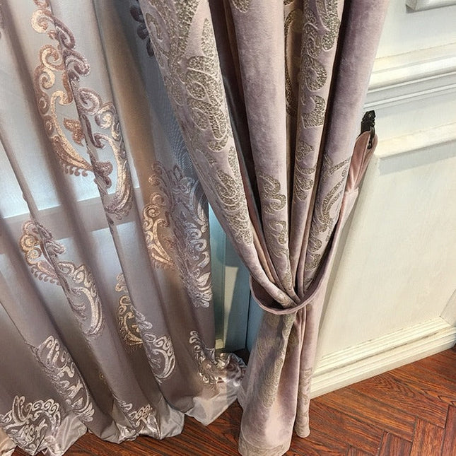 Mörkläggningsgardin i sammet med reliefmönster