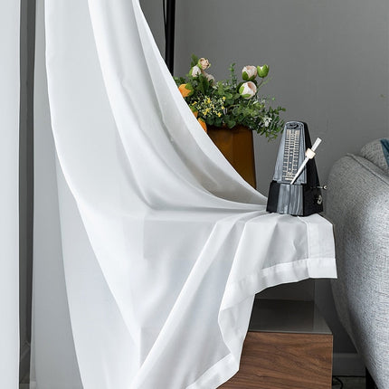 Ljusfiltrerande vit tunn gardin Milano
