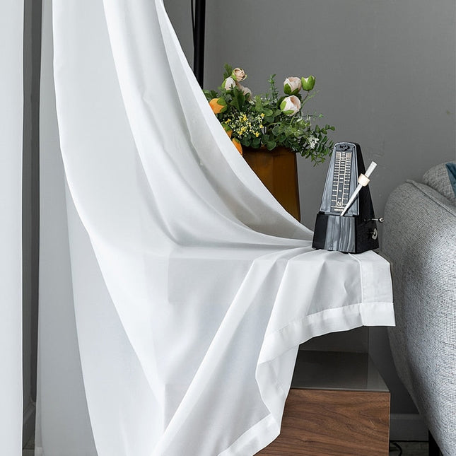 Ljusfiltrerande vit tunn gardin Milano