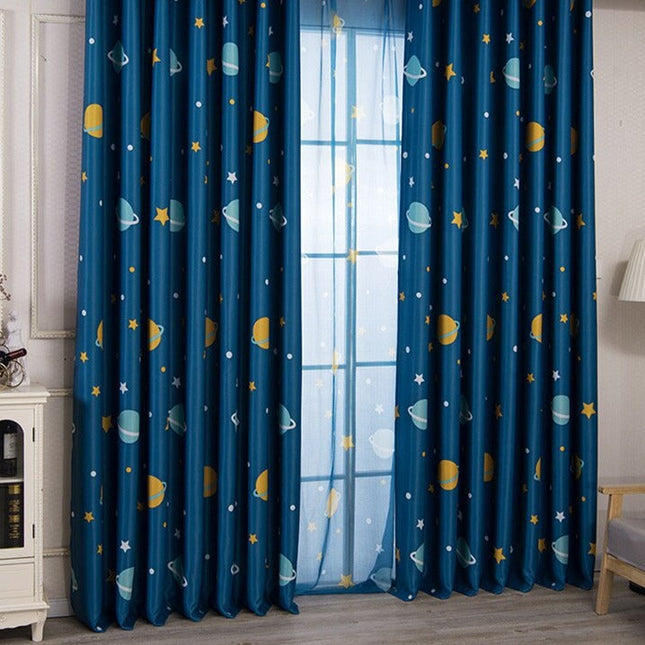 Tunn gardin med stjärnor för barnrum