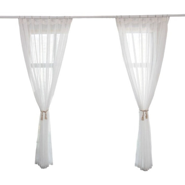 Vit tunn gardin med glittertrådar