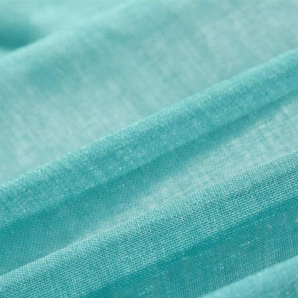 Tunn utegardin med turkos toning