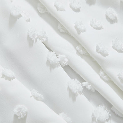 Vit gardin med vävd pom-pom-textur