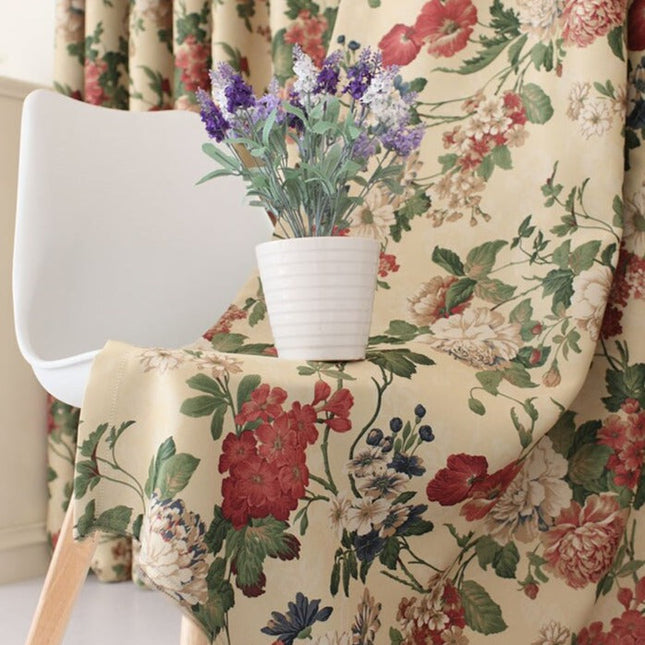 Blommig mörkläggningsgardin Lessaïa i lantlig stil