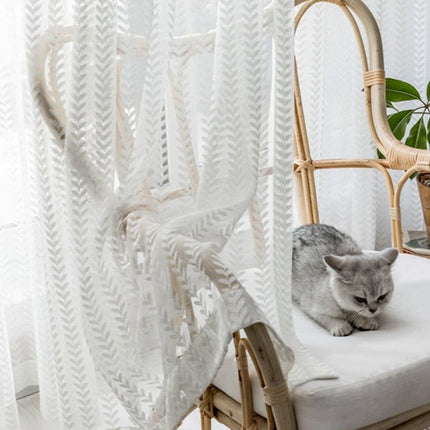 Ljusfiltrerande gardin med fiskbensmönster