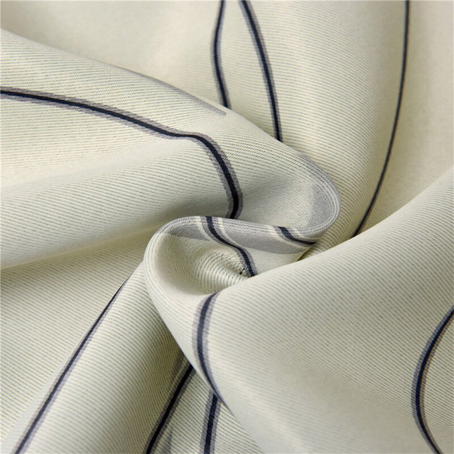 Mönstrad gardin med moderna blad