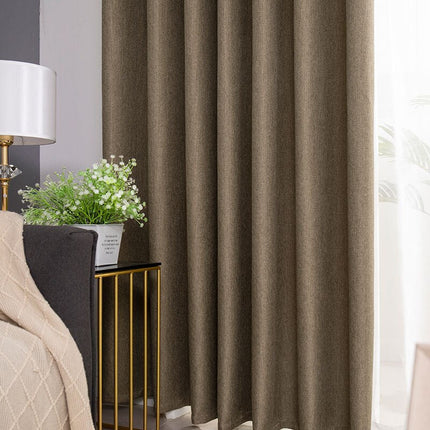 Brun enfärgad mörkläggningsgardin med öljetter