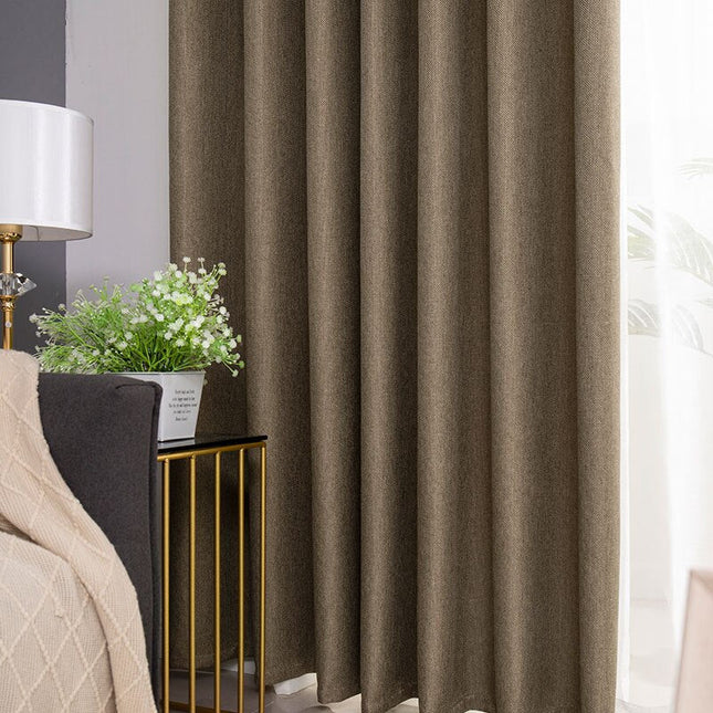 Brun enfärgad mörkläggningsgardin med öljetter