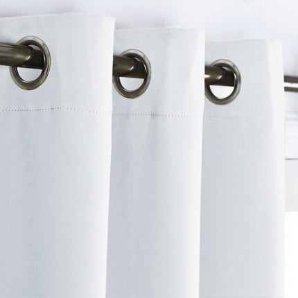 Enfärgad mörkläggningsgardin för total mörkläggning