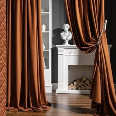 Gardin med präglat vävt mönster