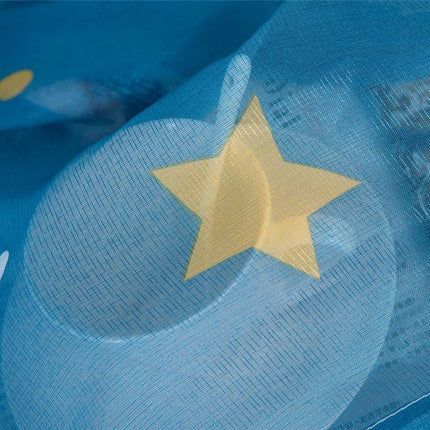 Tunn gardin med stjärnor för barnrum