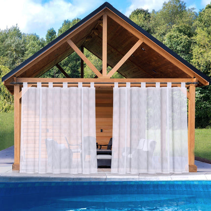 Utomhusgardin med breda hällor