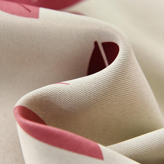 Mönstrad mörkläggningsgardin med lönnlöv