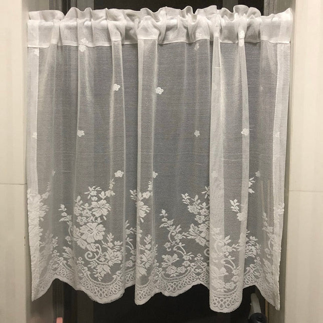 Vit voilegardin med fin textur