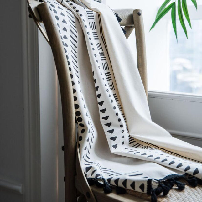 Bohemisk gardin med svarta tofsar