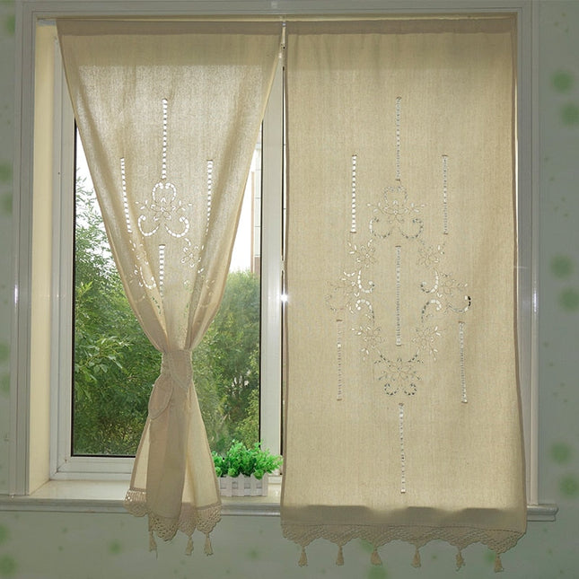 Beige gardinkappa i linne-look med tofsar